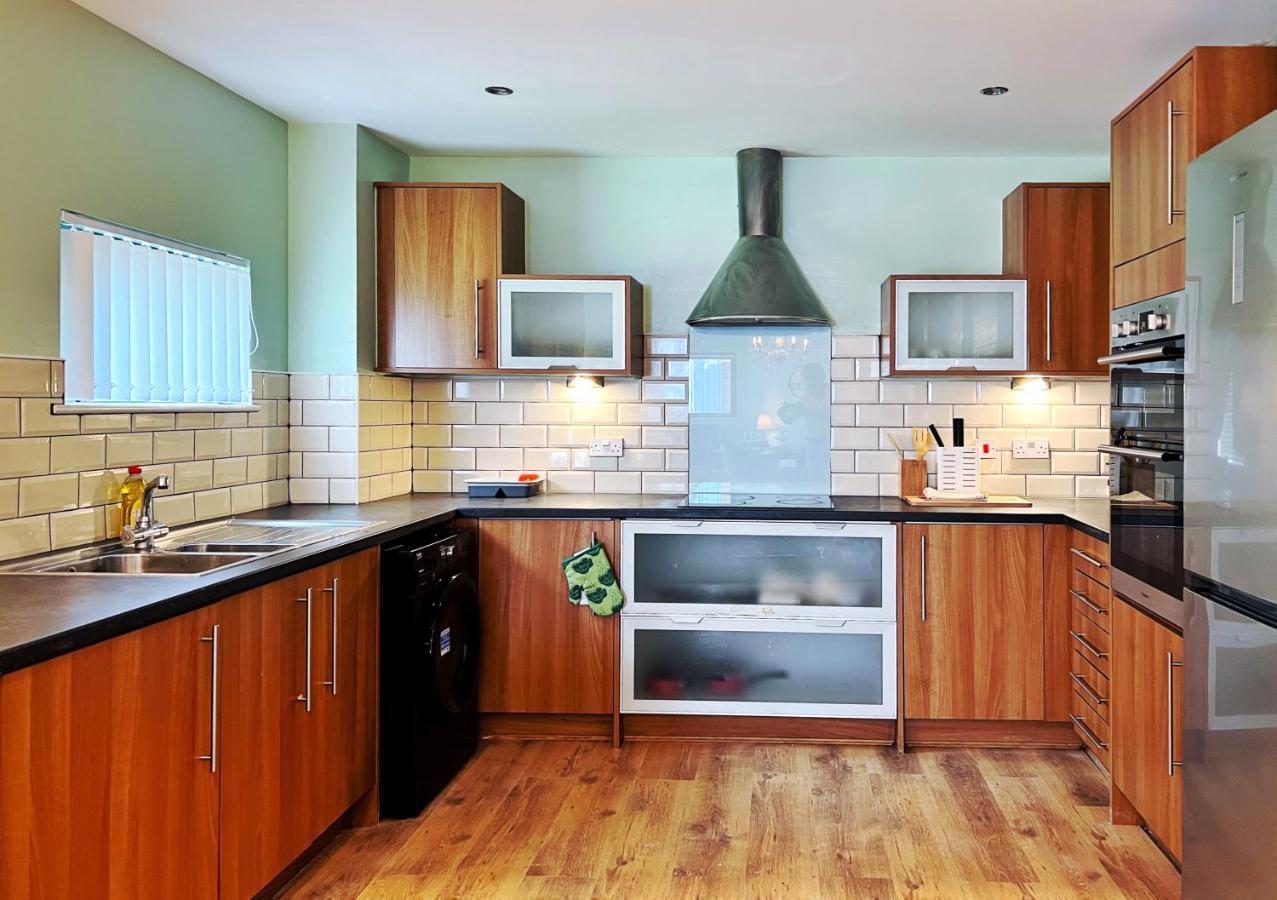 Apartamento Retro Seaside Apt With Patio Swansea Exterior foto